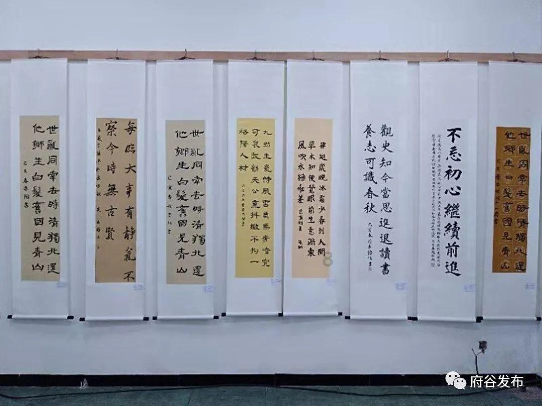 家里两个孩子叛逆不听话，父亲拿出衣架让孩子抽自己