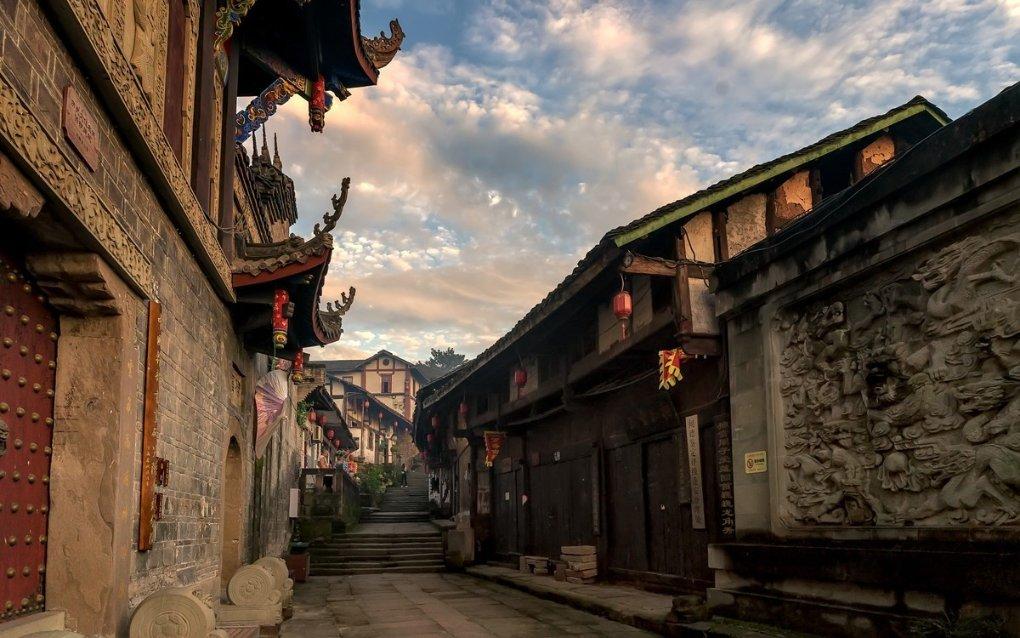 逃离昏暗的废弃城